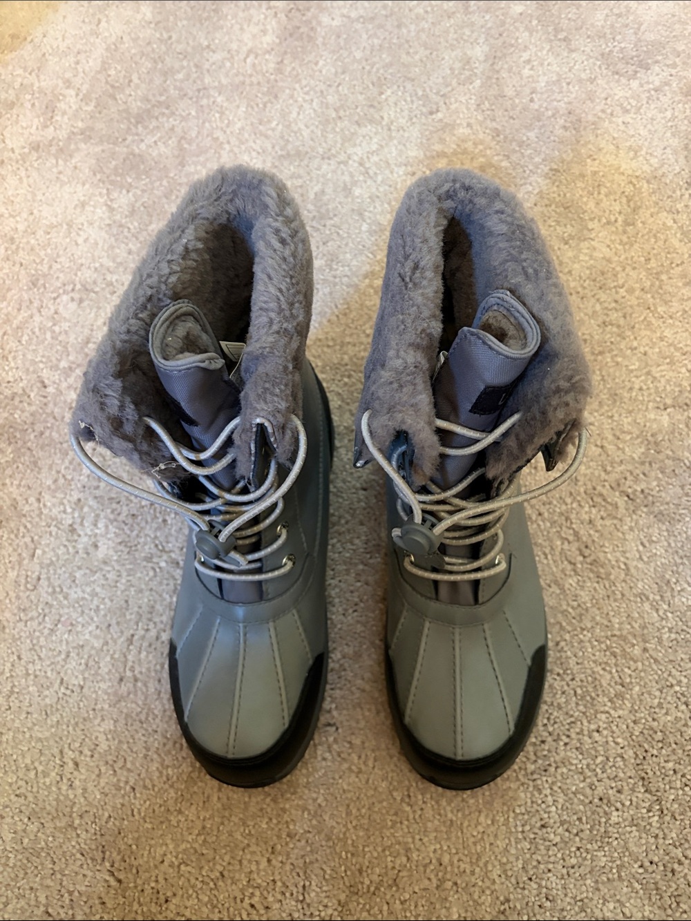Ugg Women’s Gray Winter Faux-Fur Lined Snow Boots NEW size 6 - Picture 2 of 7